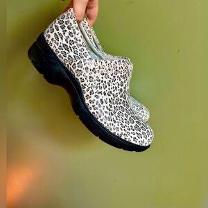 Align Clogs